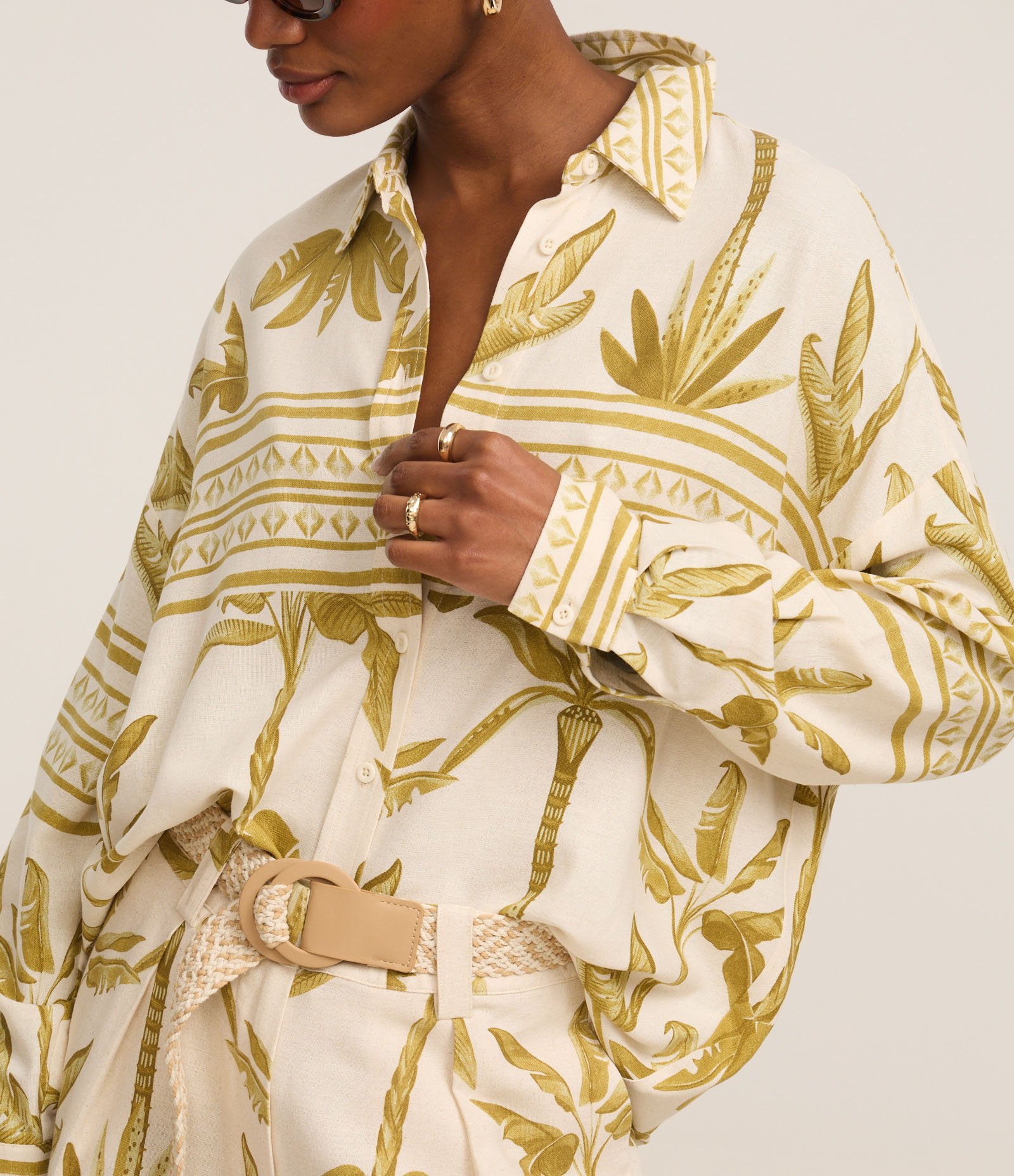 Camisa em Viscolinho com Estampa Étnica Coqueiros Bicolor 5