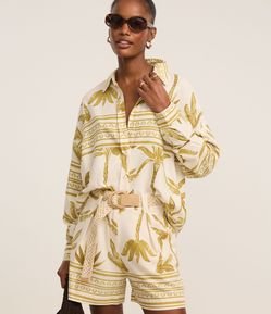 Camisa em Viscolinho com Estampa Étnica Coqueiros