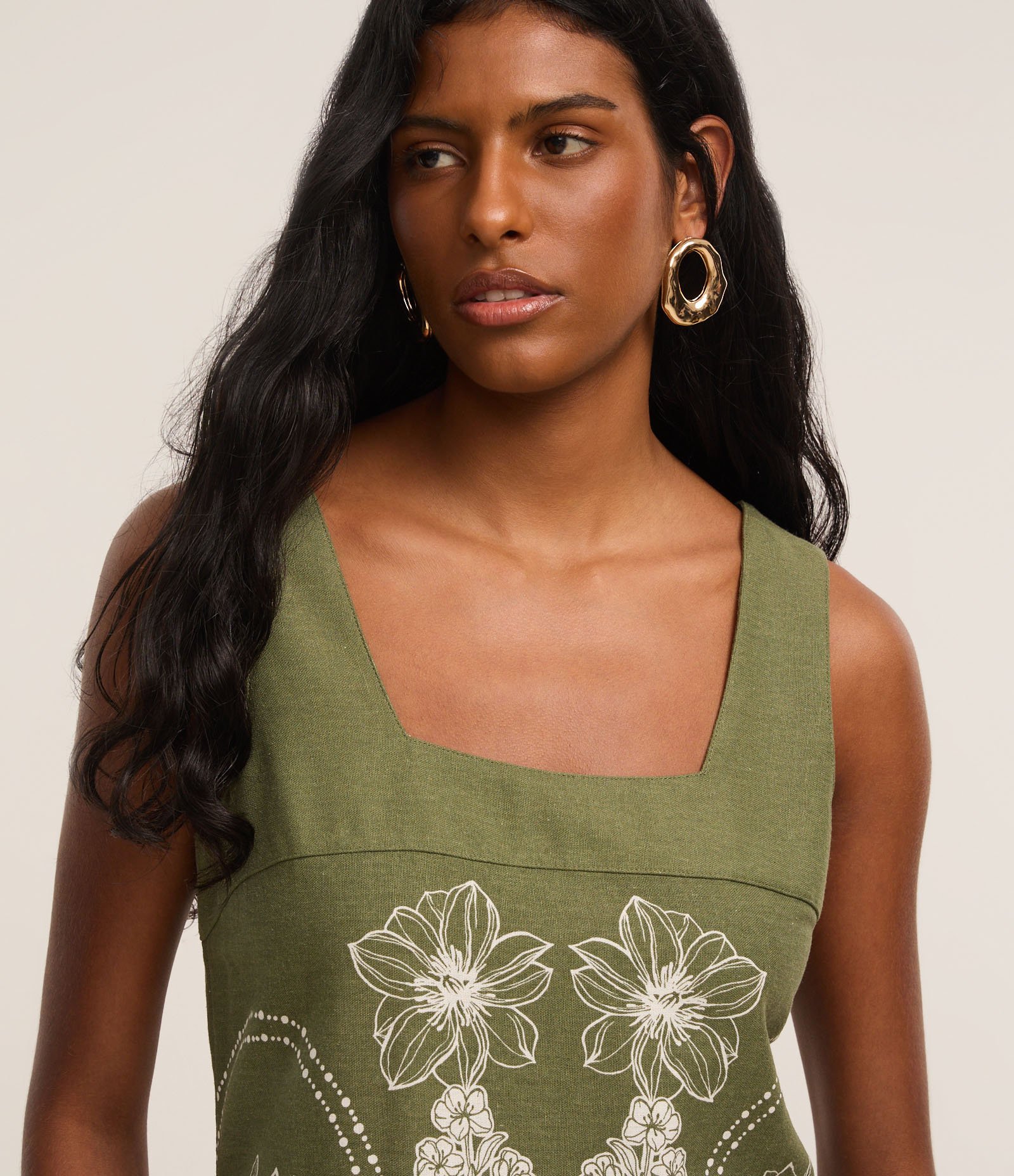 Vestido Curto em Viscolinho com Estampa Floral Verde 3