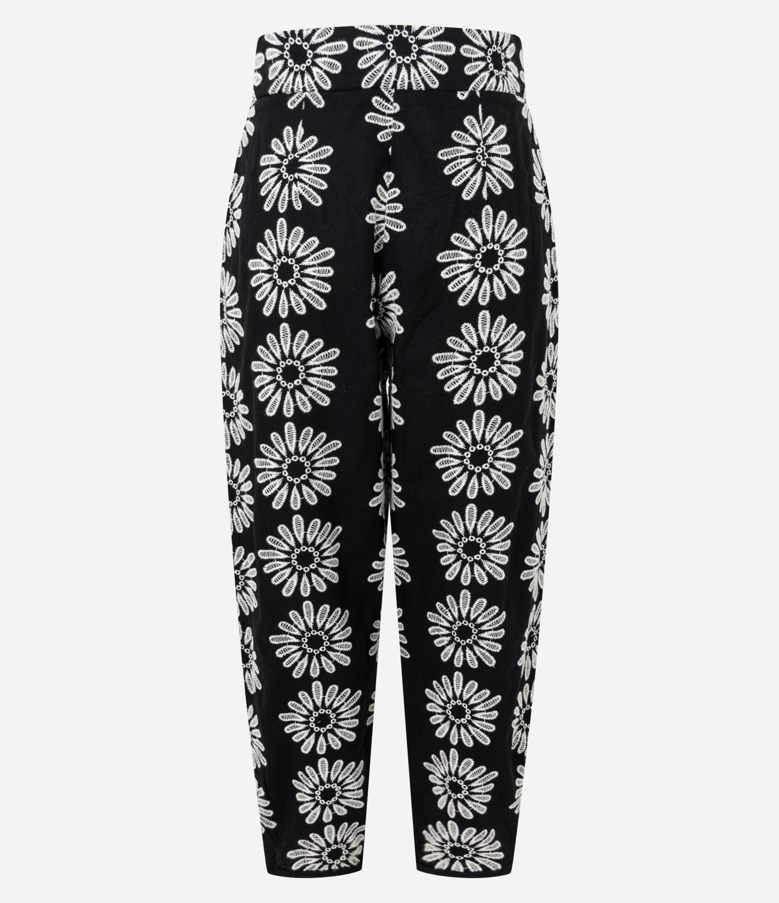 Calça Cenoura em Laise com Bordado Floral Vazado Preto 8