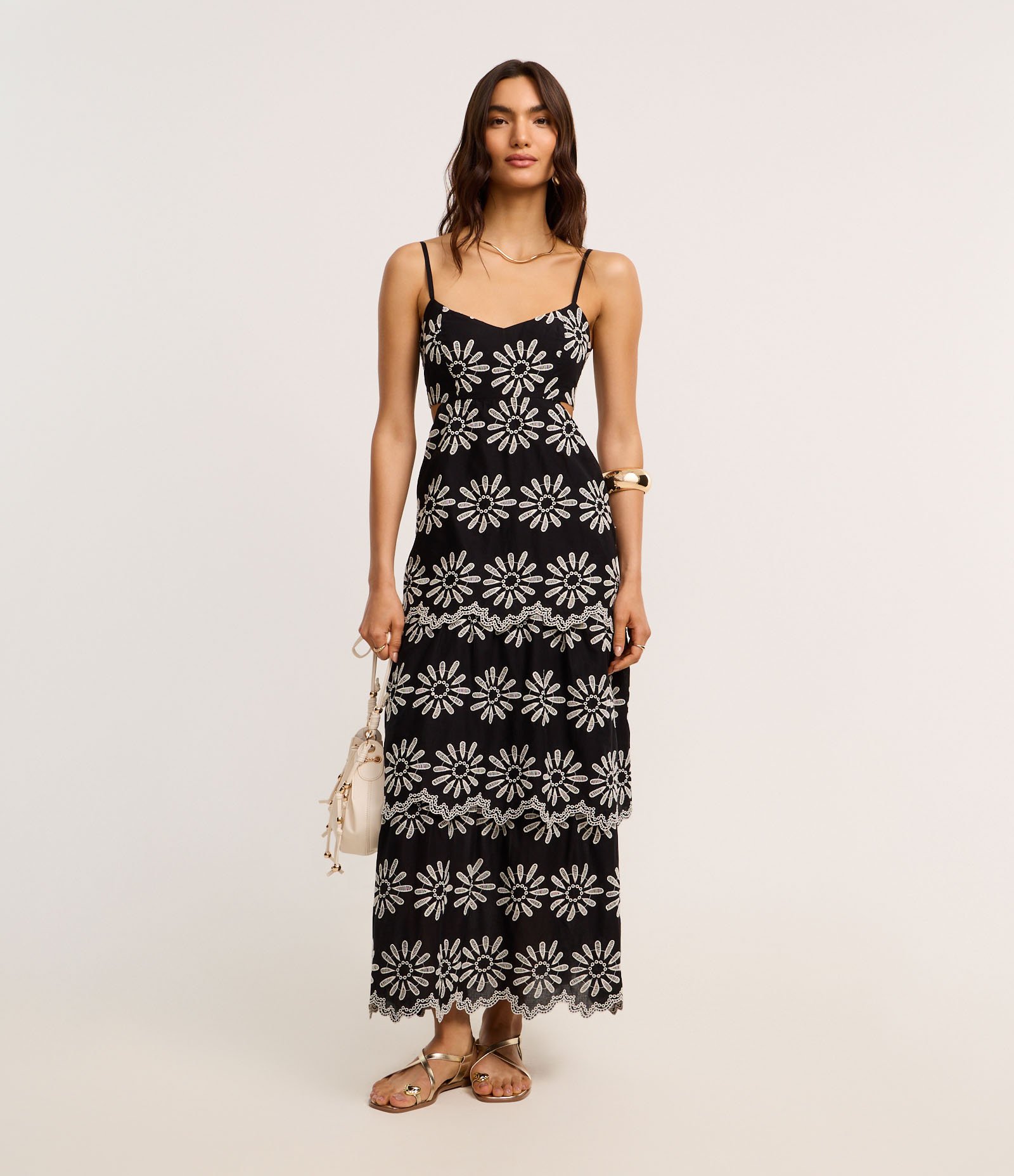 Vestido Evasê Longo em Laise com Bordado Floral Vazado Preto 2