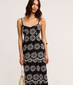Vestido Evasê Longo em Laise com Bordado Floral Vazado