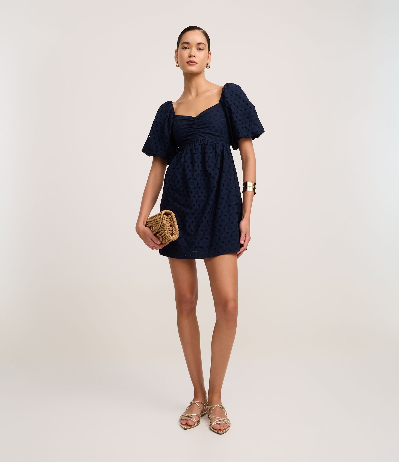 Vestido Curto em Laise com Bordado de Conchas e Manga Bufante Azul Marinho 2