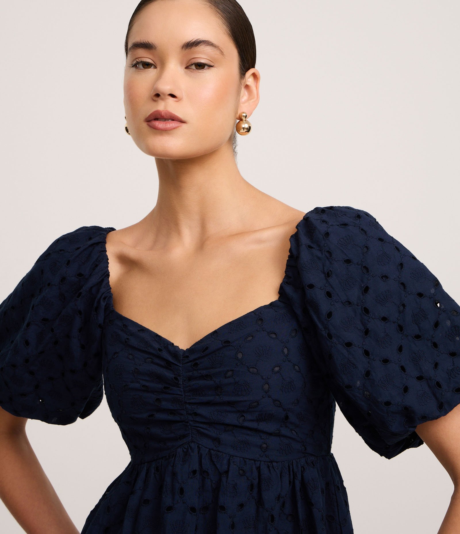 Vestido Curto em Laise com Bordado de Conchas e Manga Bufante Azul Marinho 3