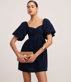 Vestido Curto em Laise com Bordado de Conchas e Manga Bufante