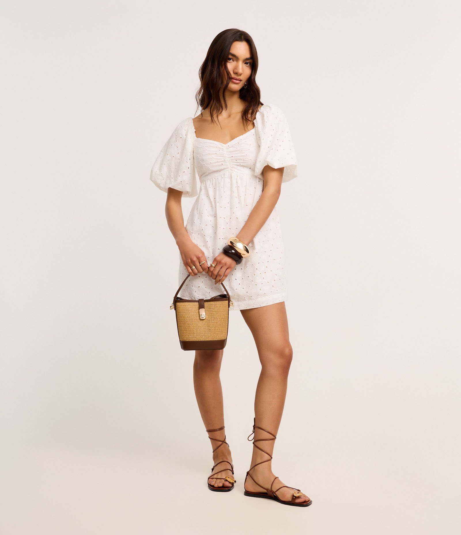 Vestido Curto em Laise com Bordado de Conchas e Manga Bufante Off White 2