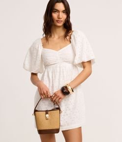 Vestido Curto em Laise com Bordado de Conchas e Manga Bufante