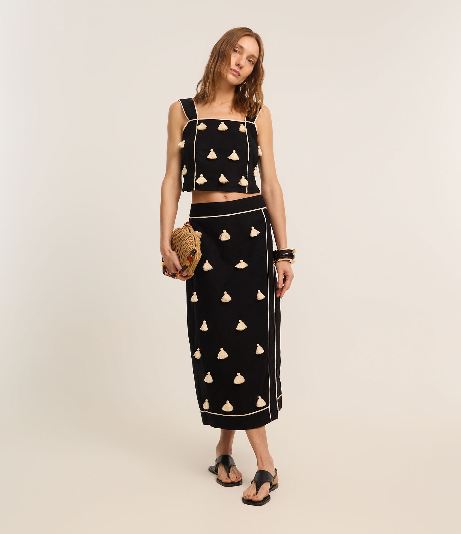 Saia Reta Midi em Cambraia com Tassels e Viés Contrastante Preto 1