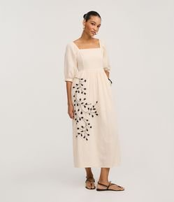Vestido Evasê Midi em Algodão com Linho e Bordado Folhagem