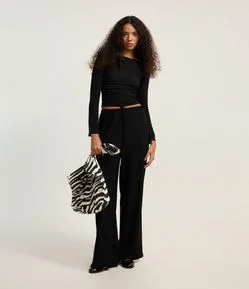 Calça Reta Texturizada com Amarração no Cós