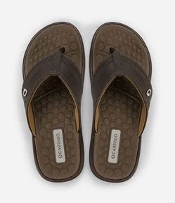 Chinelo Duas Tiras Largas com Texturas e Pespontos