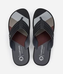 Chinelo de Tiras Largas com Texturas Pespontas e Estampa