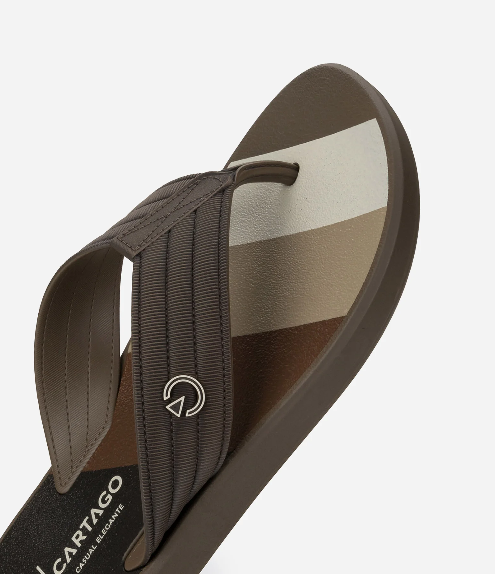 Chinelo de Tiras Largas com Texturas Pespontas e Estampa Marrom/Bege/Branco 4