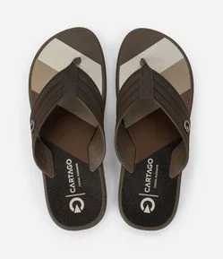 Chinelo de Tiras Largas com Texturas Pespontas e Estampa