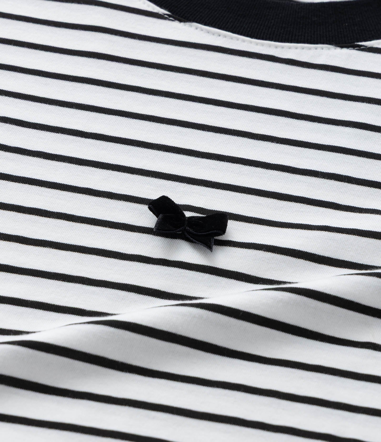 Blusa com Listras Finas e Lacinhos Aplicados Curve & Plus Size Preto/Branco 6