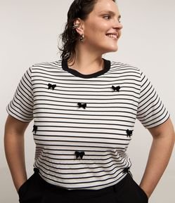 Blusa com Listras Finas e Lacinhos Aplicados Curve & Plus Size