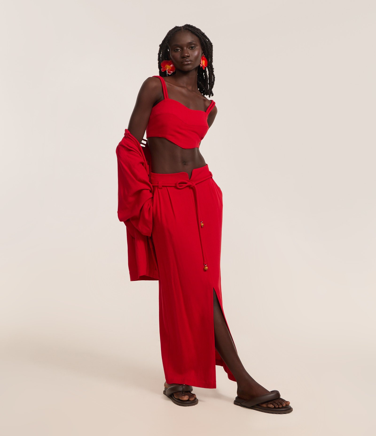 Saia Longa em Viscolinho com Cinto Encapado Vermelho 1