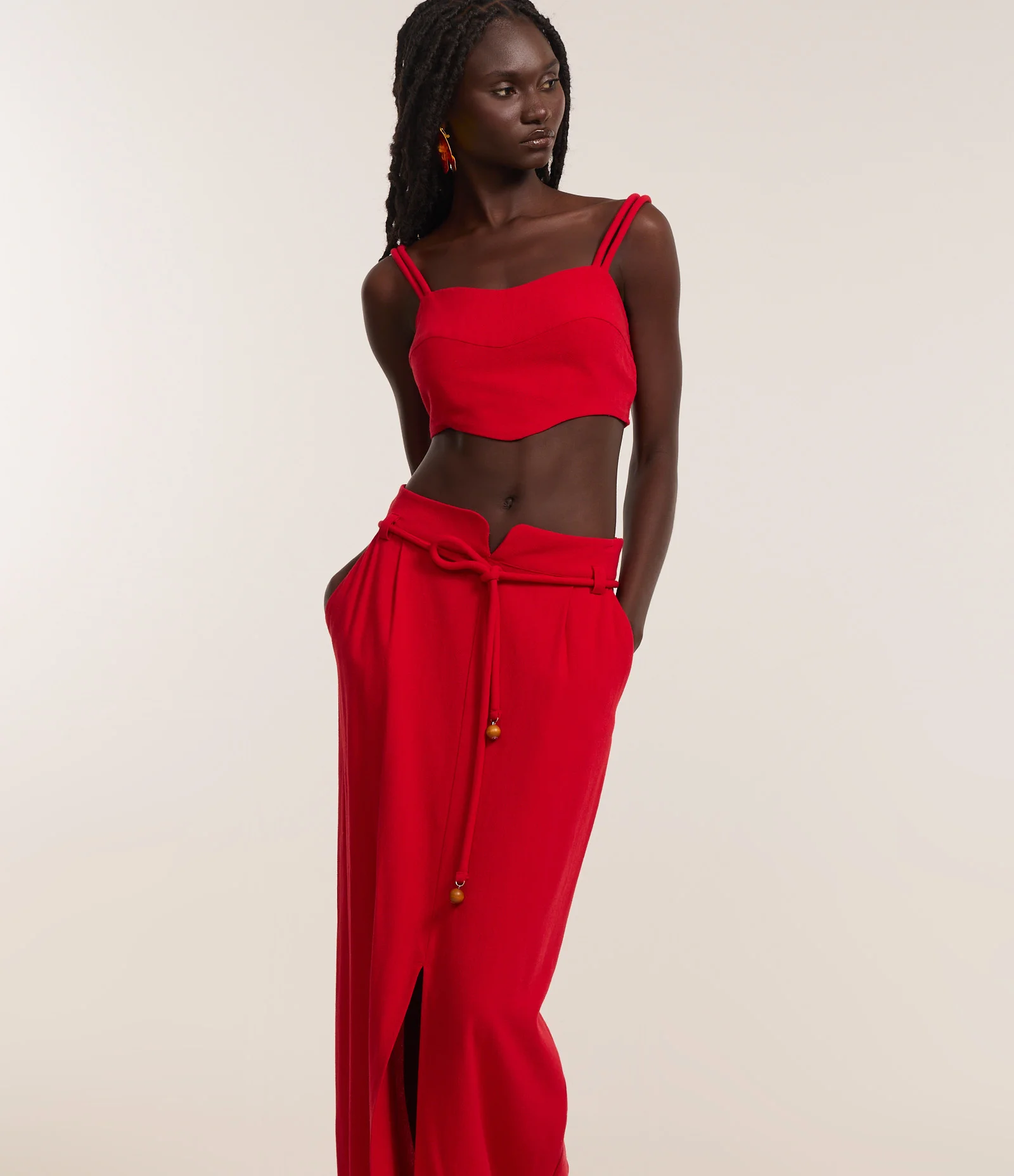 Saia Longa em Viscolinho com Cinto Encapado Vermelho 2