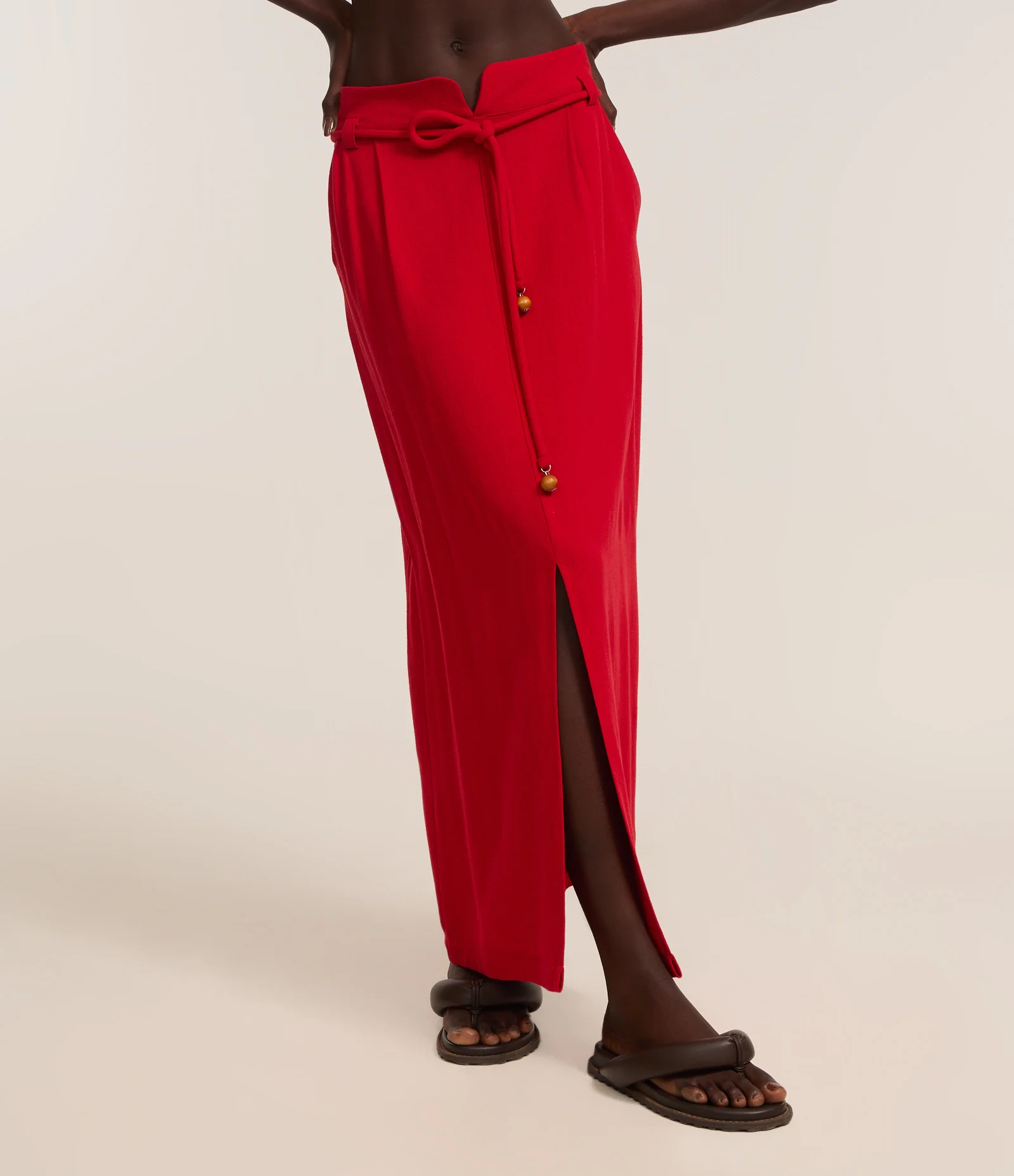 Saia Longa em Viscolinho com Cinto Encapado Vermelho 3