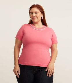 Blusa com Aplicação de Pérolas e Strass na Gola Curve & Plus Size