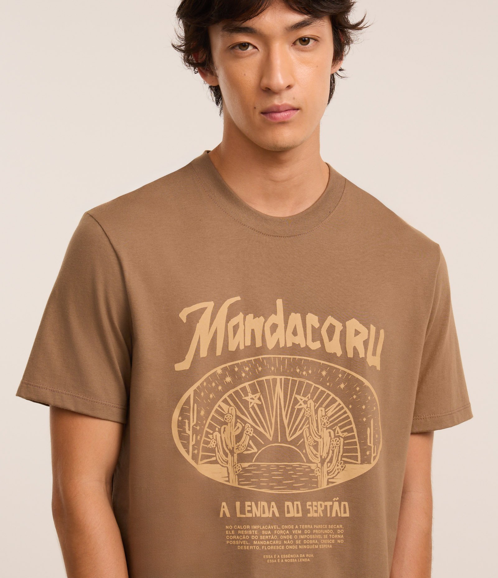 Camiseta Comfort em Algodão com Estampa Lettering Mandacaru Marrom 3