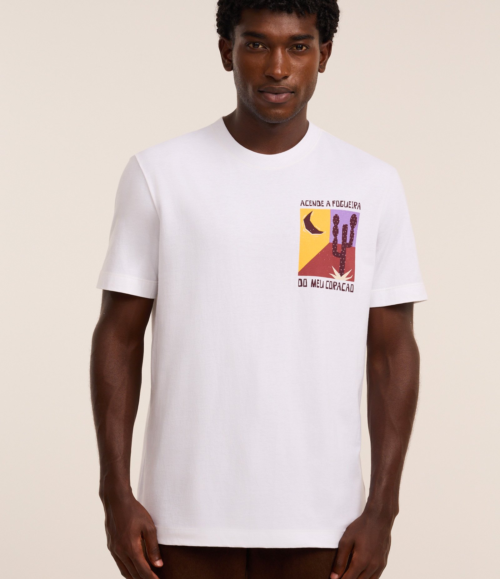 Camiseta Comfort em Algodão Manga Curta Acende a Fogueira do Meu Coração Off White 1