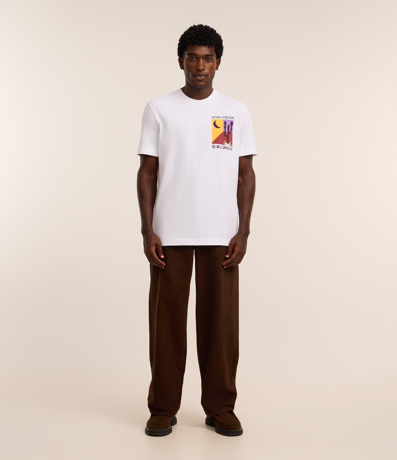 Camiseta Comfort em Algodão Manga Curta Acende a Fogueira do Meu Coração Off White 2