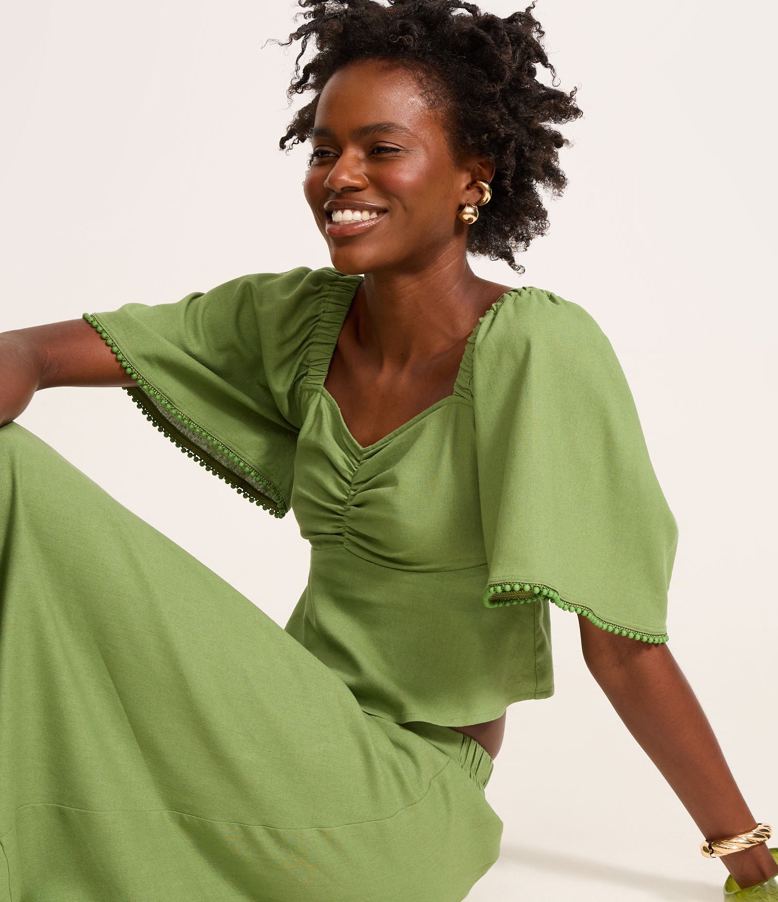 Blusa Cropped em Viscolinho com Puxadinho Frontal e Lastex Verde Claro 1