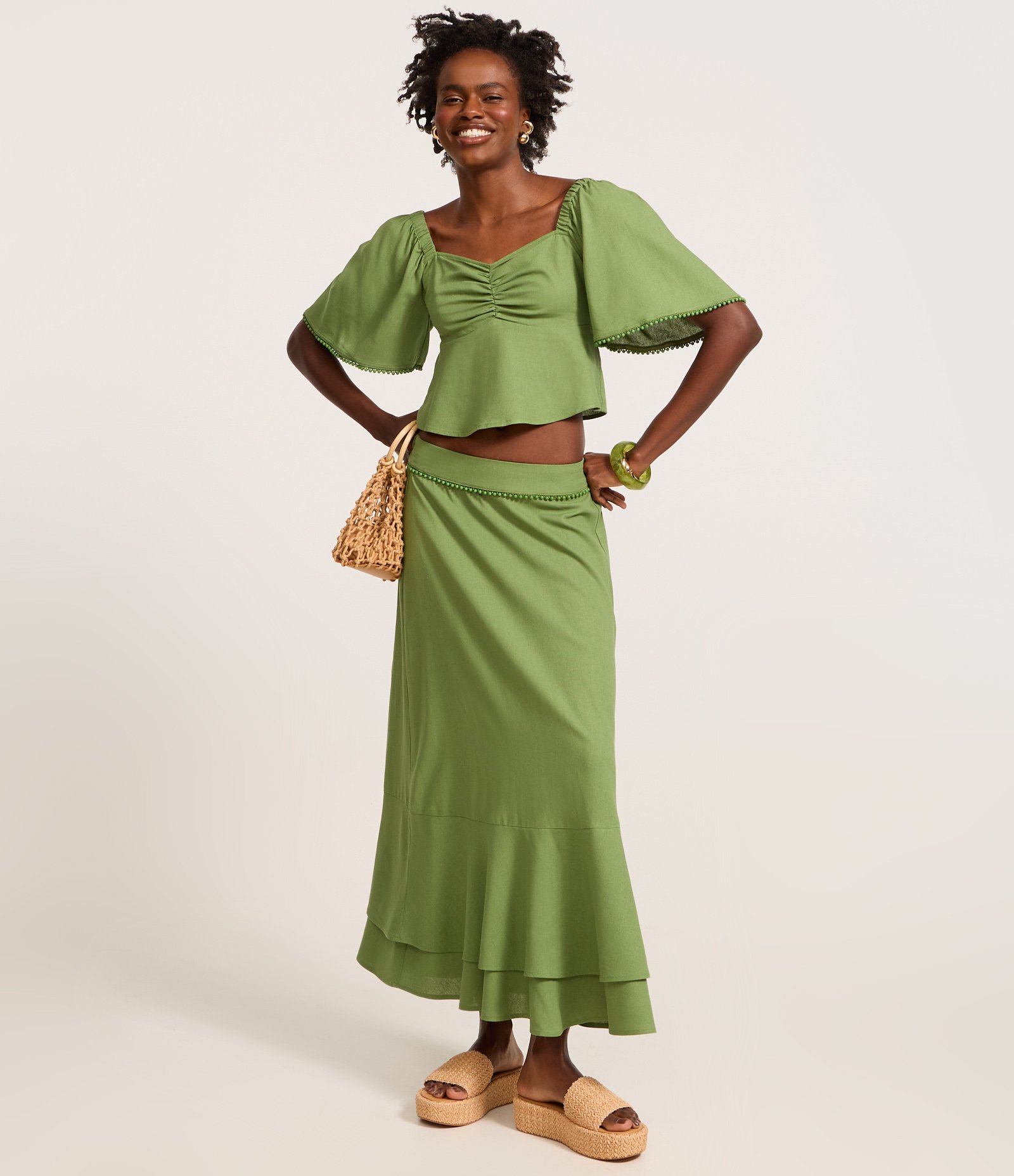 Blusa Cropped em Viscolinho com Puxadinho Frontal e Lastex Verde Claro 2