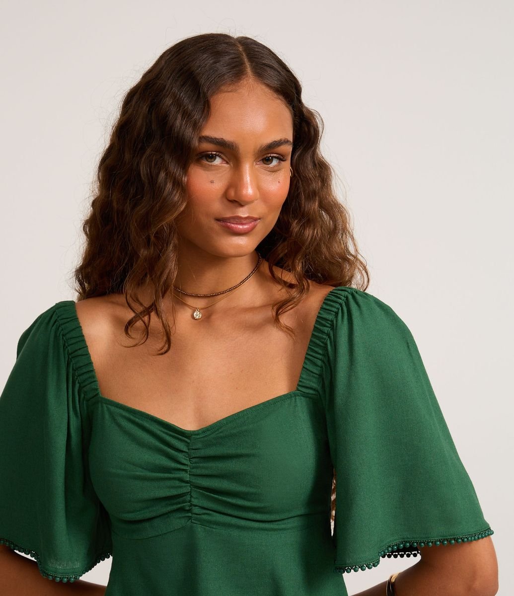 Blusa Cropped em Viscolinho com Puxadinho Frontal e Lastex Verde Blusa Cropped em Viscolinho com Puxadinho Frontal e Lastex Verde