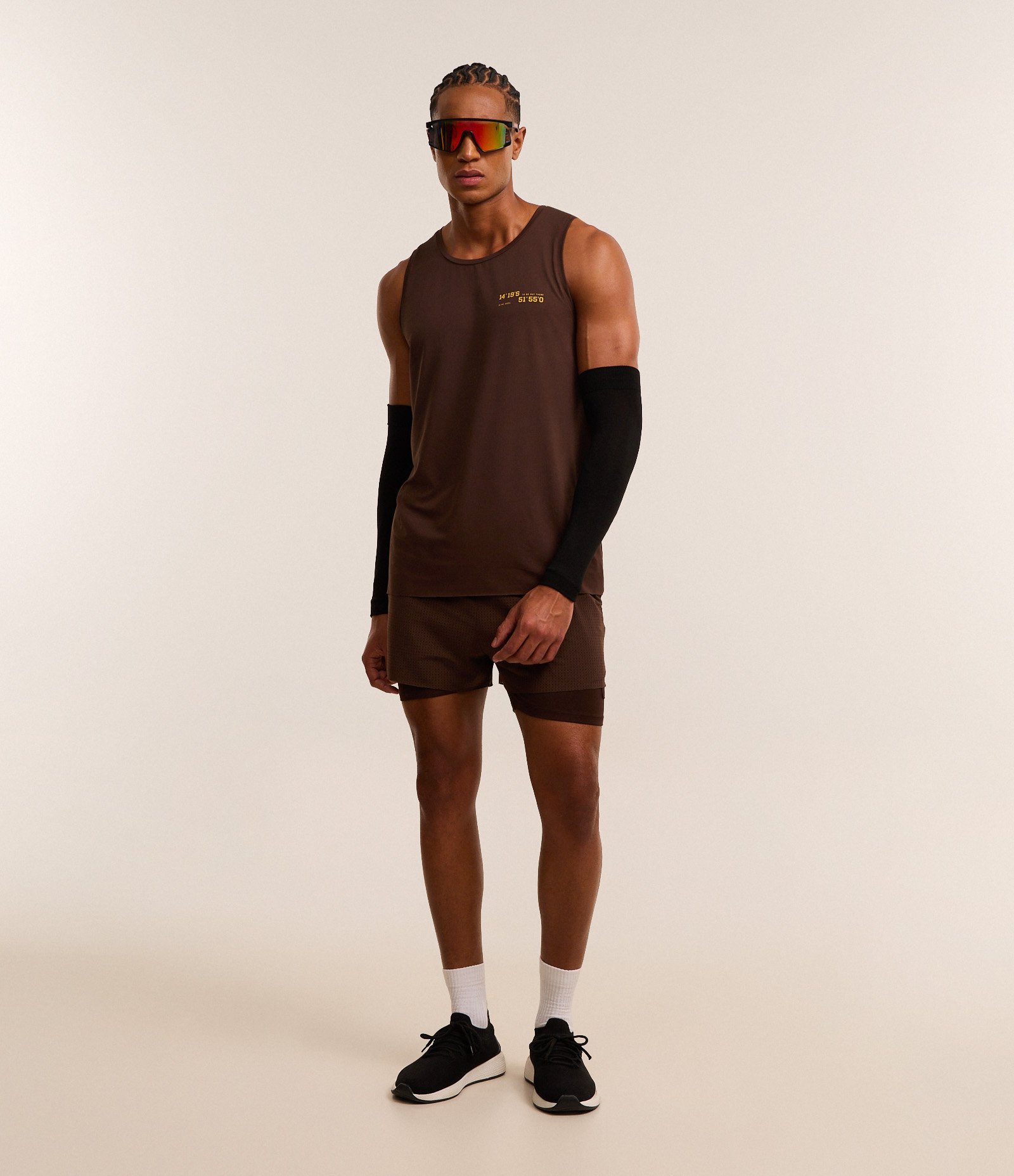 Bermuda Esportiva em Microfibra com Short de Compressão Marrom 1