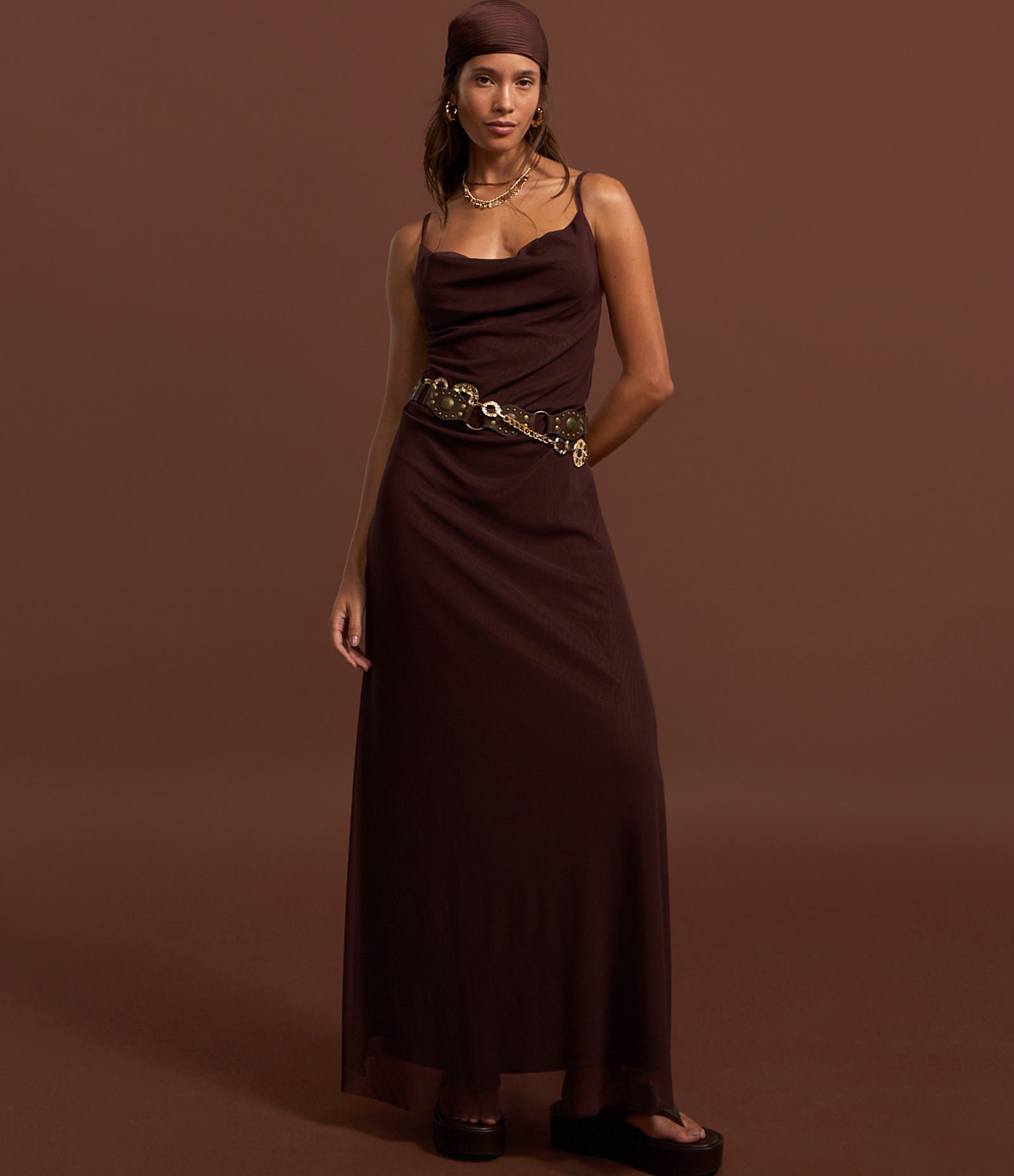 Vestido New Midi em Tule com Decote Degagê Marrom 4