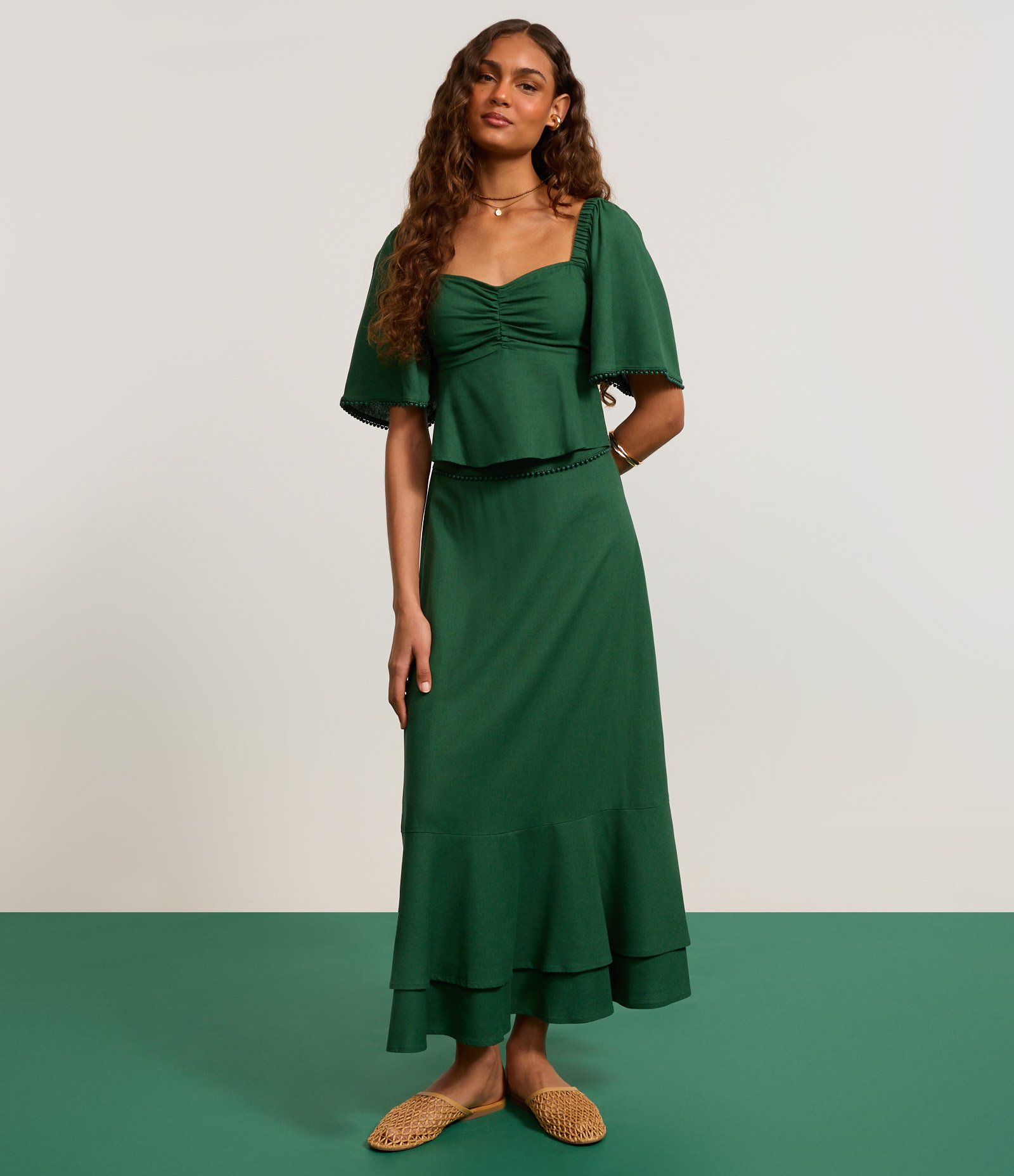 Saia Long Midi em Viscolinho com Miçangas no Cós e Babado Duplo Verde 5