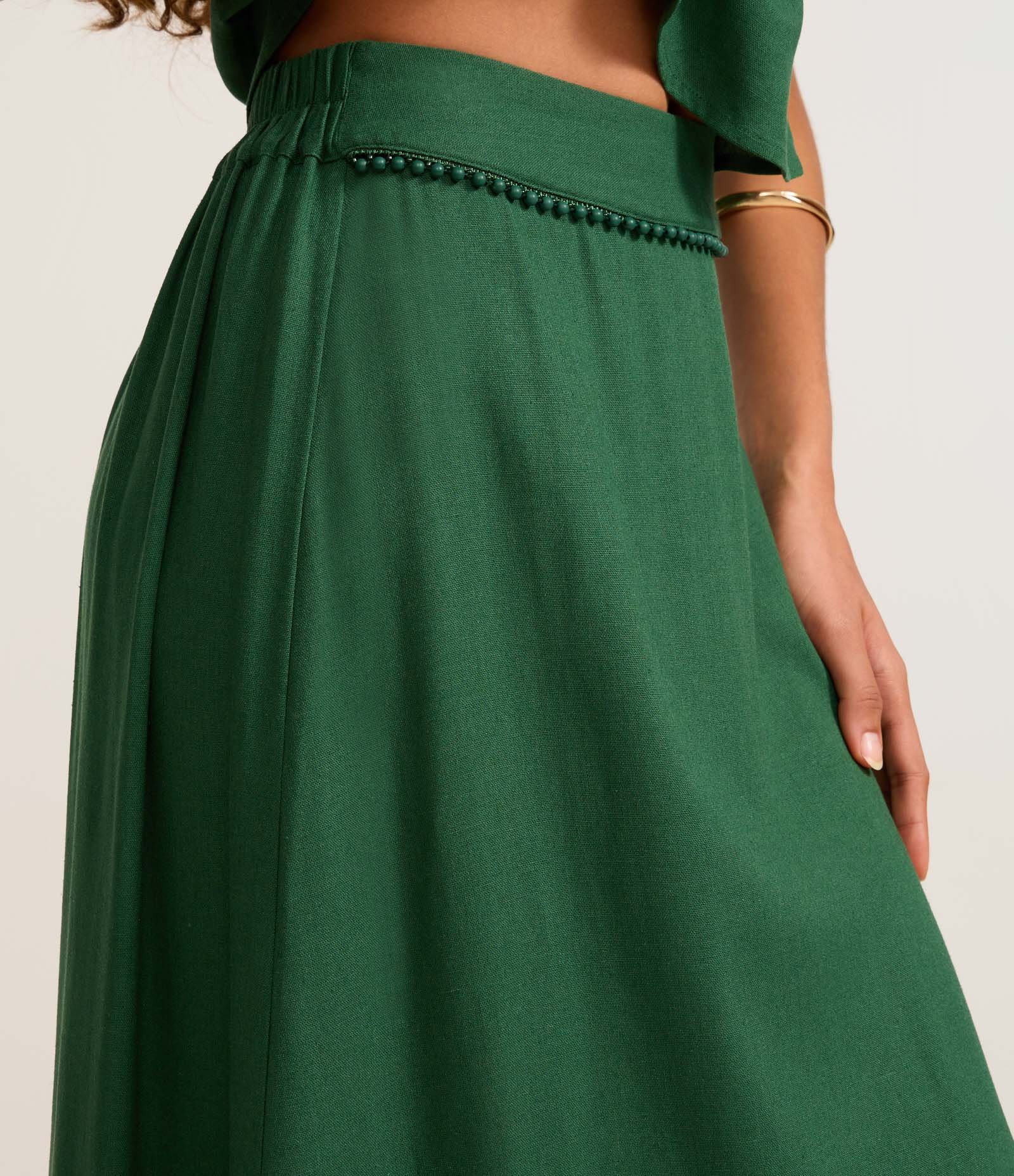 Saia Long Midi em Viscolinho com Miçangas no Cós e Babado Duplo Verde 4