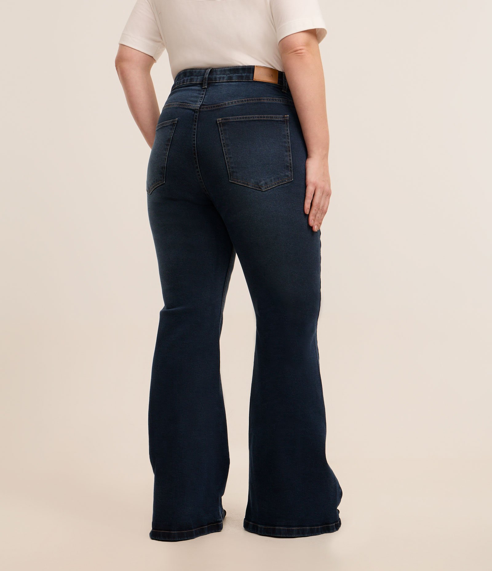 Calça Flare em Jeans com Elastano e Botão Forrado Curve & Plus Size Azul 3