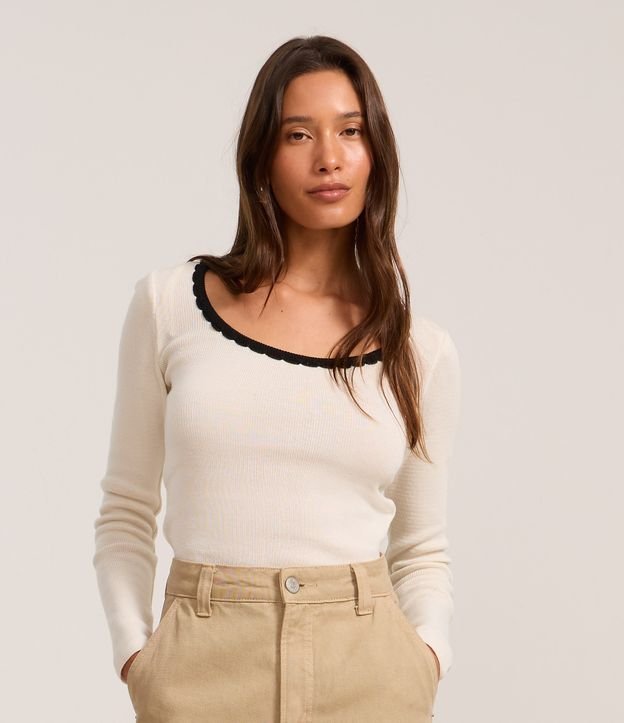 Blusa em Tricô com Acabamento Contrastante