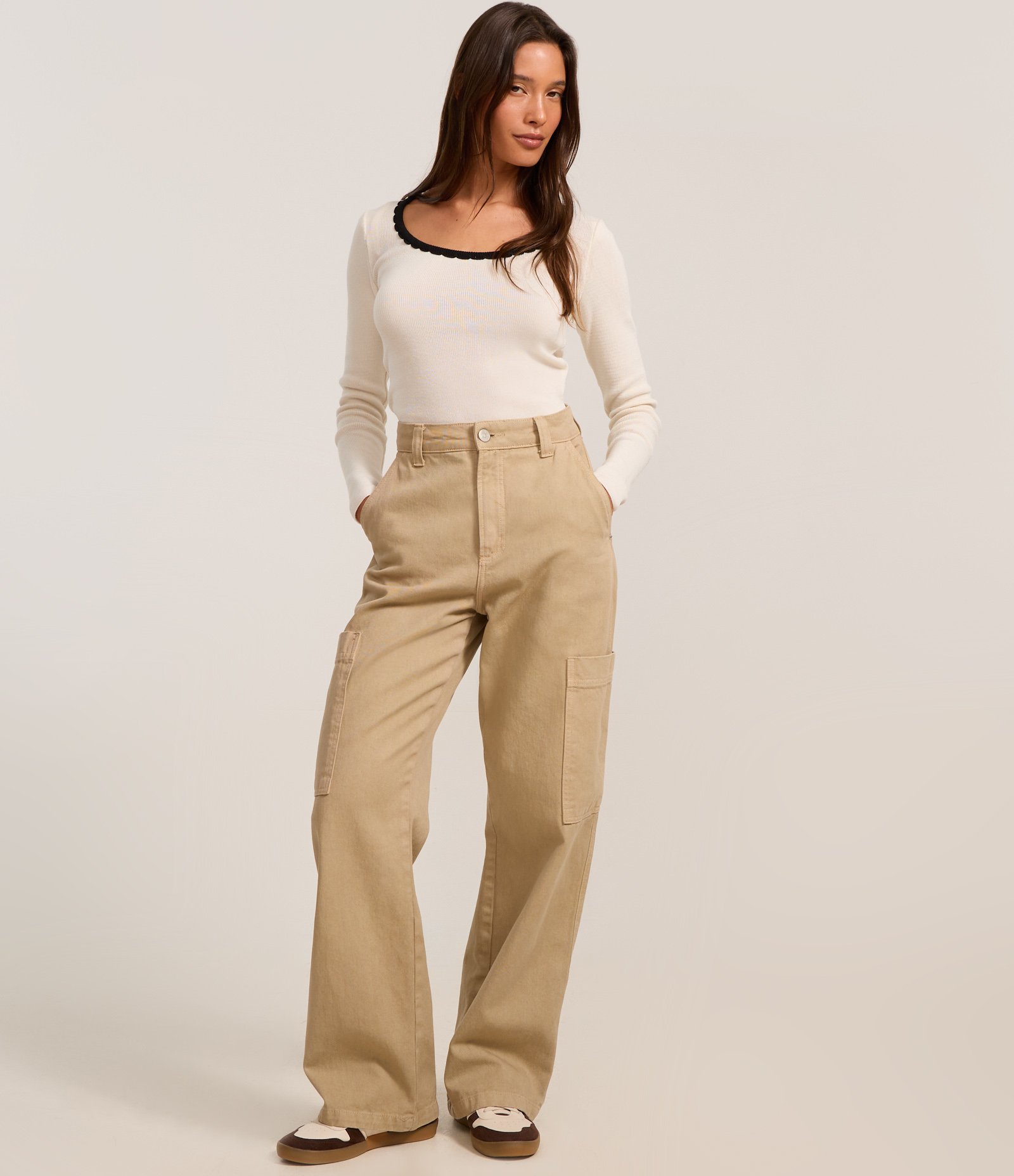 Blusa em Tricô com Acabamento Contrastante Branco 2