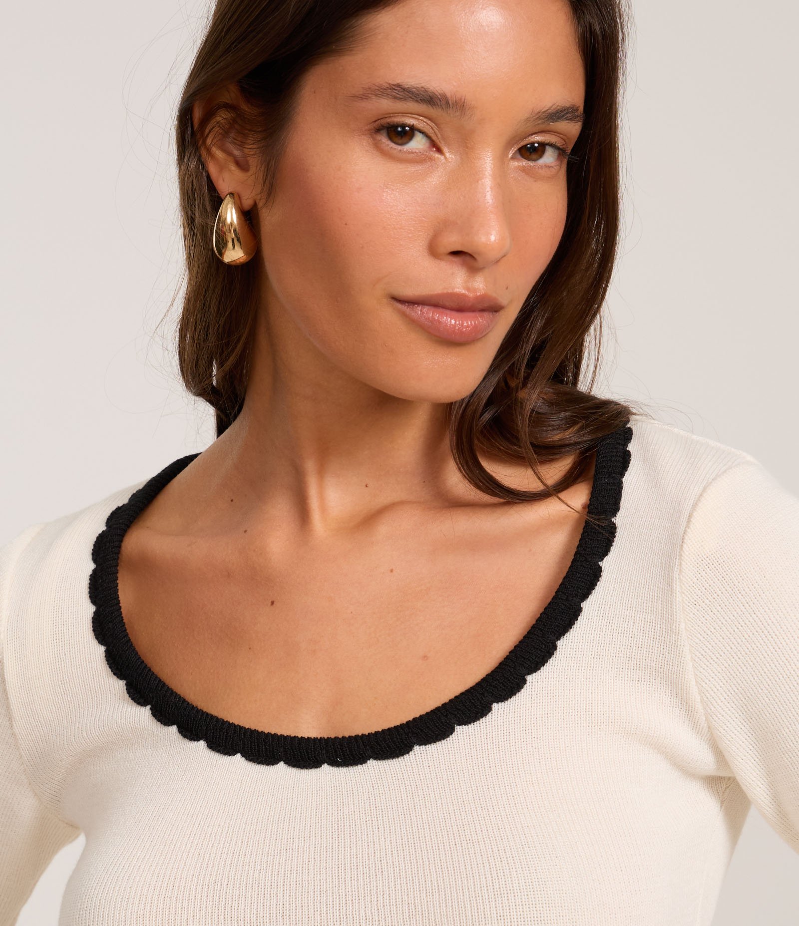 Blusa em Tricô com Acabamento Contrastante Branco 3