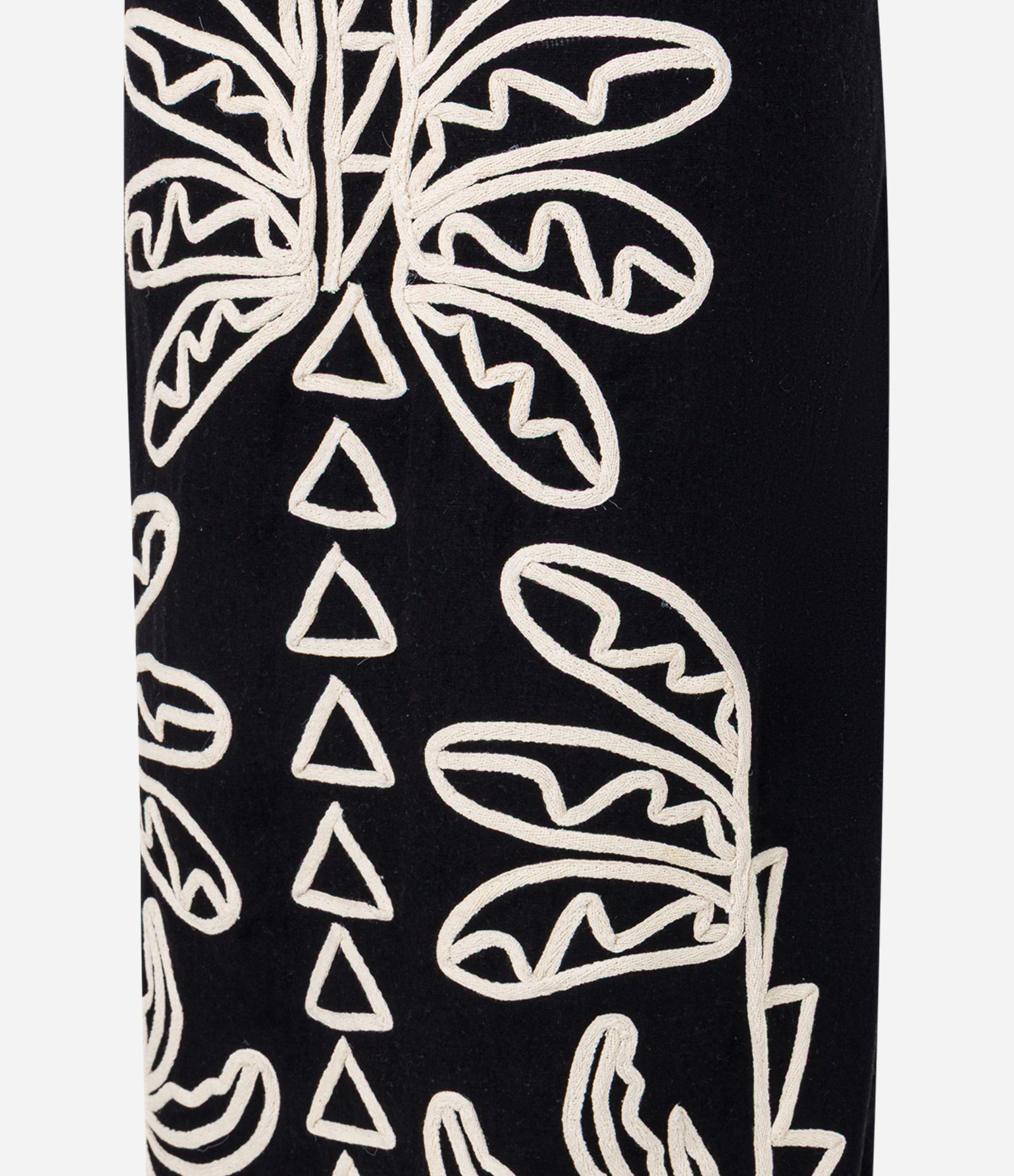 Vestido Evasê Midi em Cambraia com Bordado Folhagem Preto 8