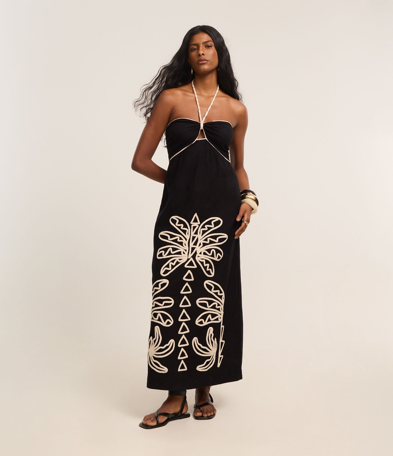 Vestido Evasê Midi em Cambraia com Bordado Folhagem Preto 2