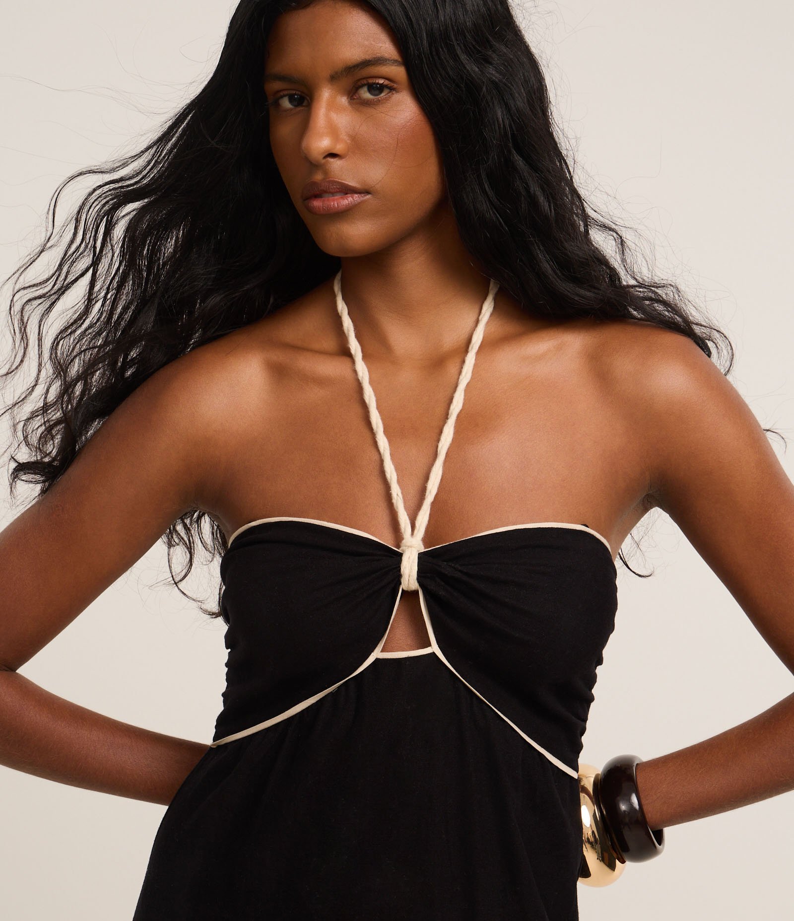 Vestido Evasê Midi em Cambraia com Bordado Folhagem Preto 3