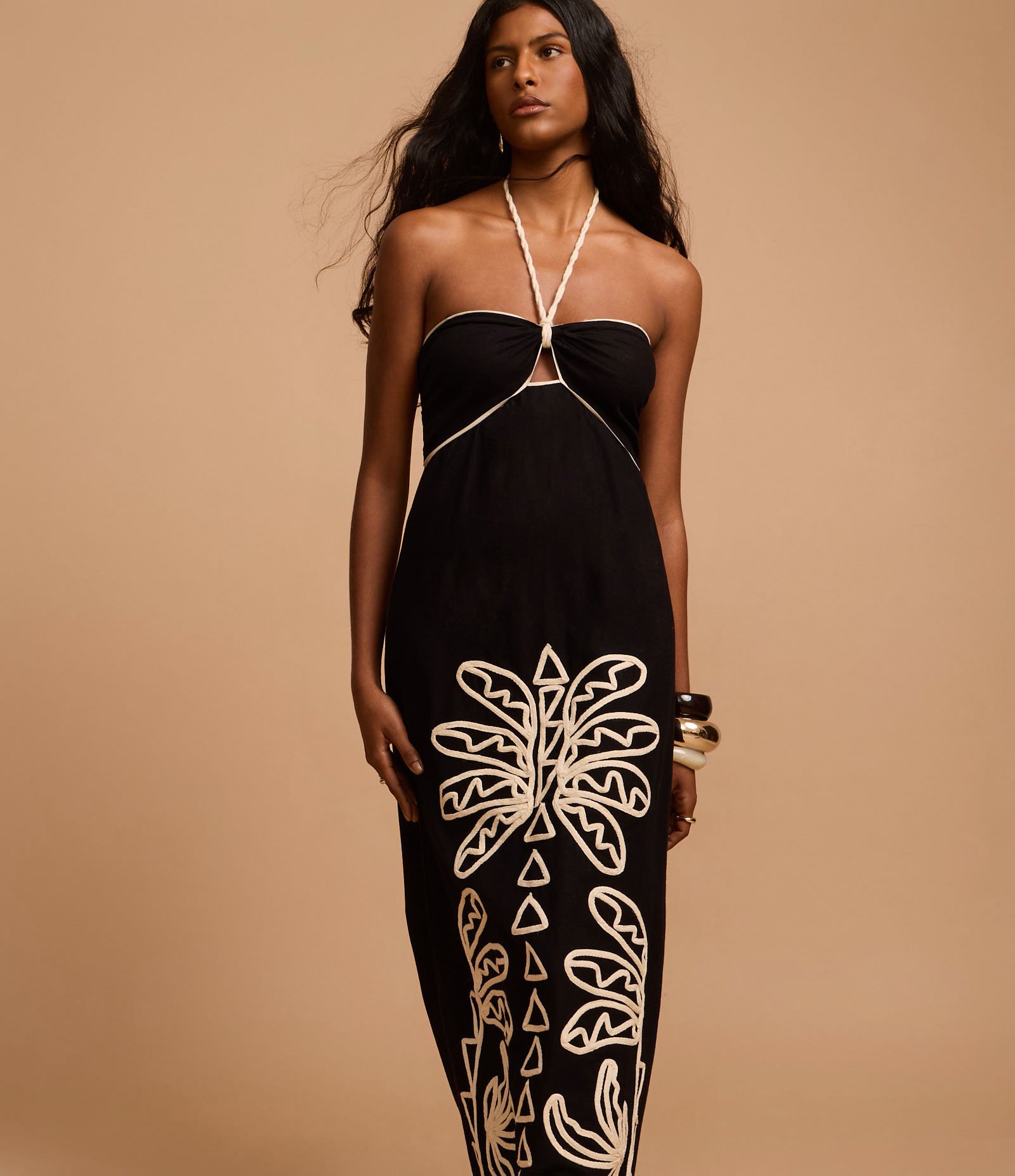 Vestido Evasê Midi em Cambraia com Bordado Folhagem Preto 5