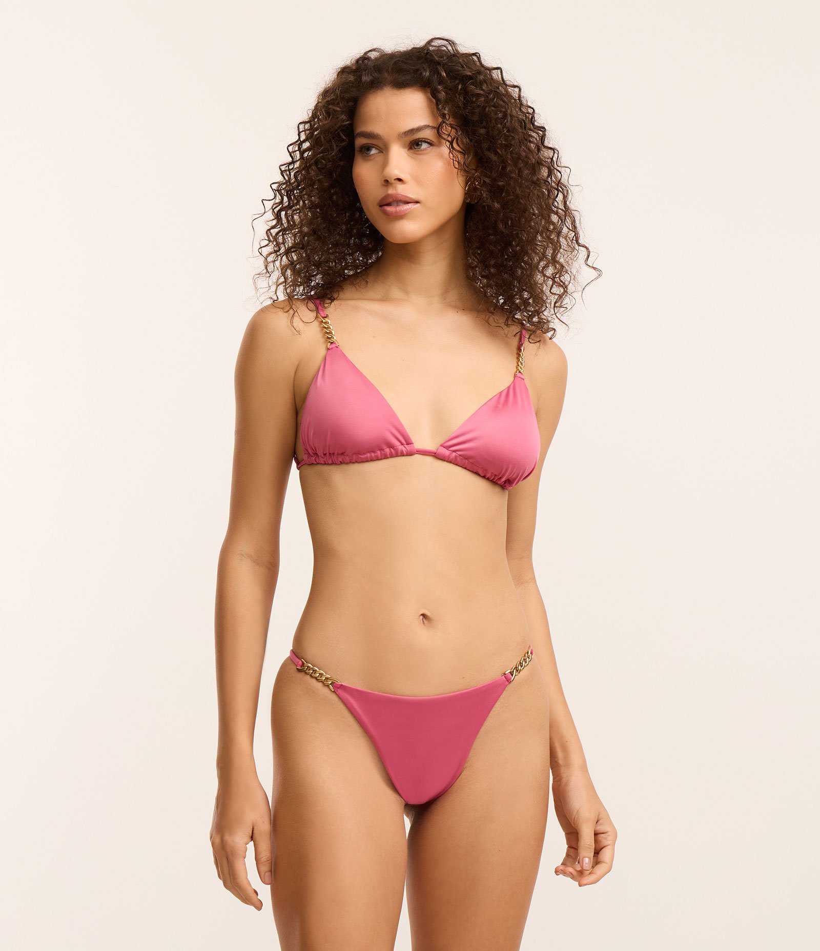 Biquini Calcinha String em Microfibra Efeito Empina Bumbum com Aviamento de Correntes Rosa 1