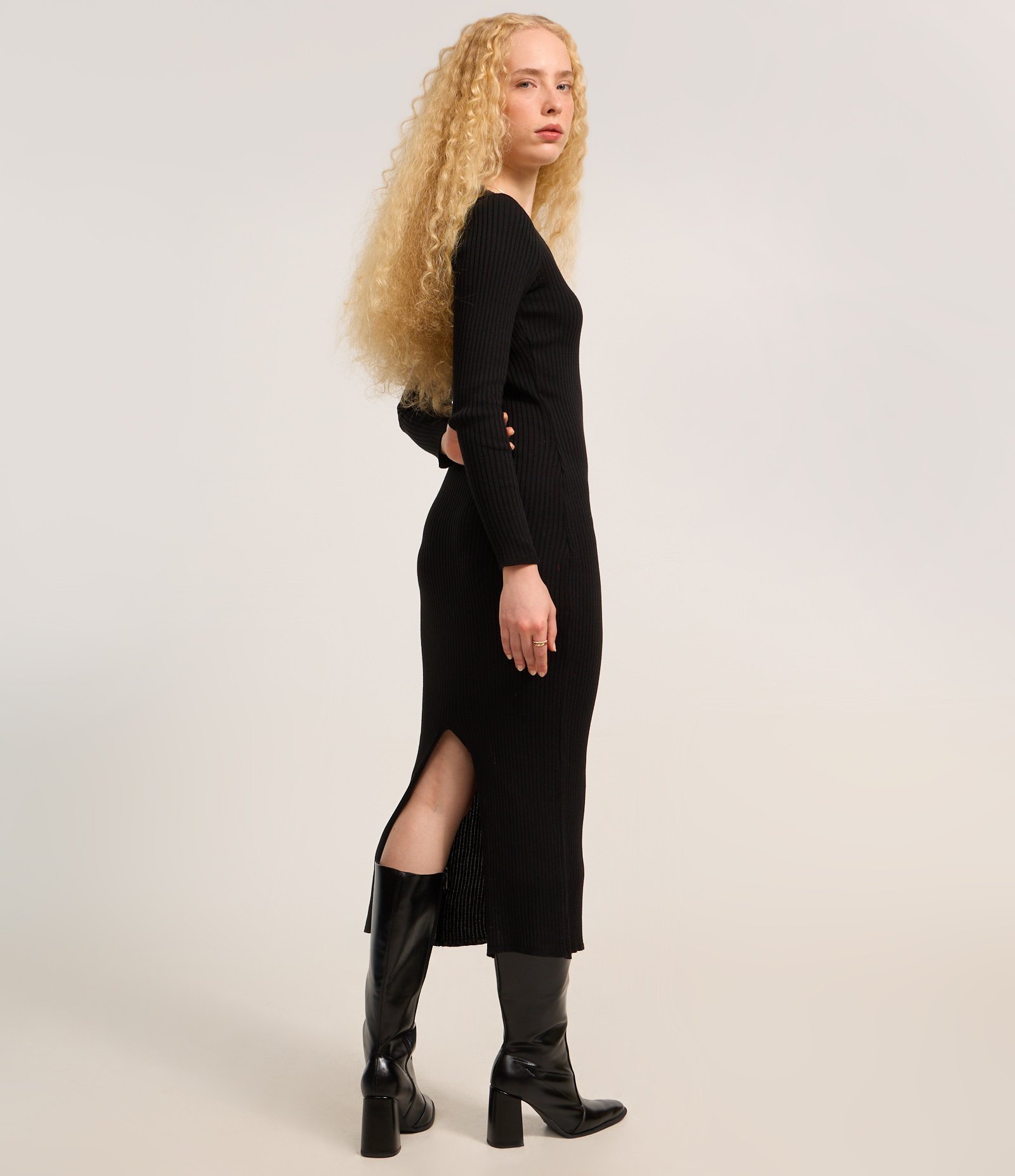 Vestido Long Midi em Tricô com Textura e Fenda Preto 3
