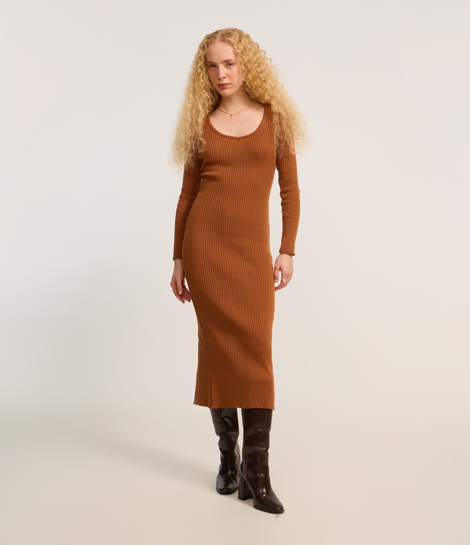 Vestido Long Midi em Tricô com Textura e Fenda Marrom 1