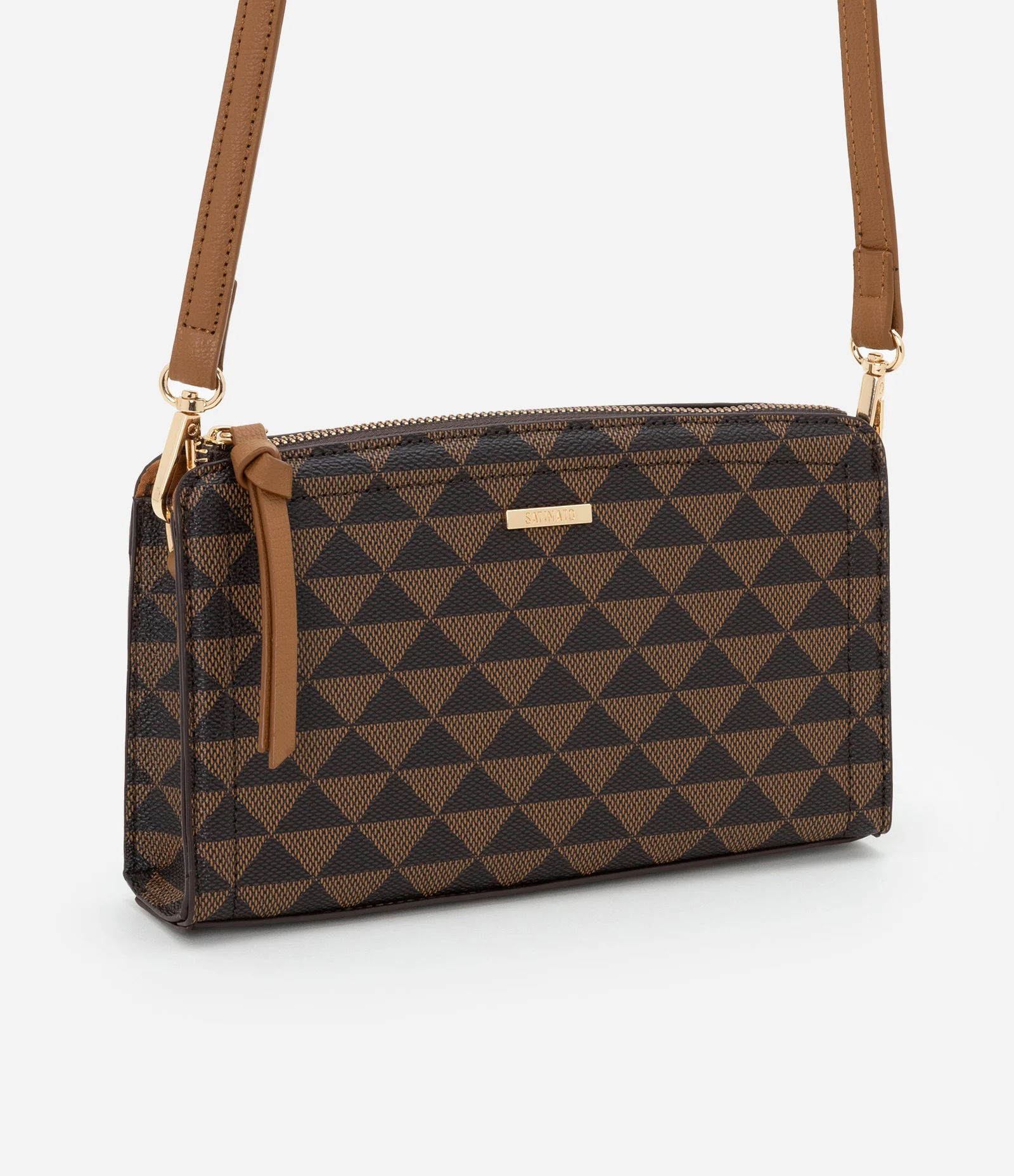 Bolsa Transversal Pequena com Estampa Triangular  e Zíper com Puxador Marrom 1