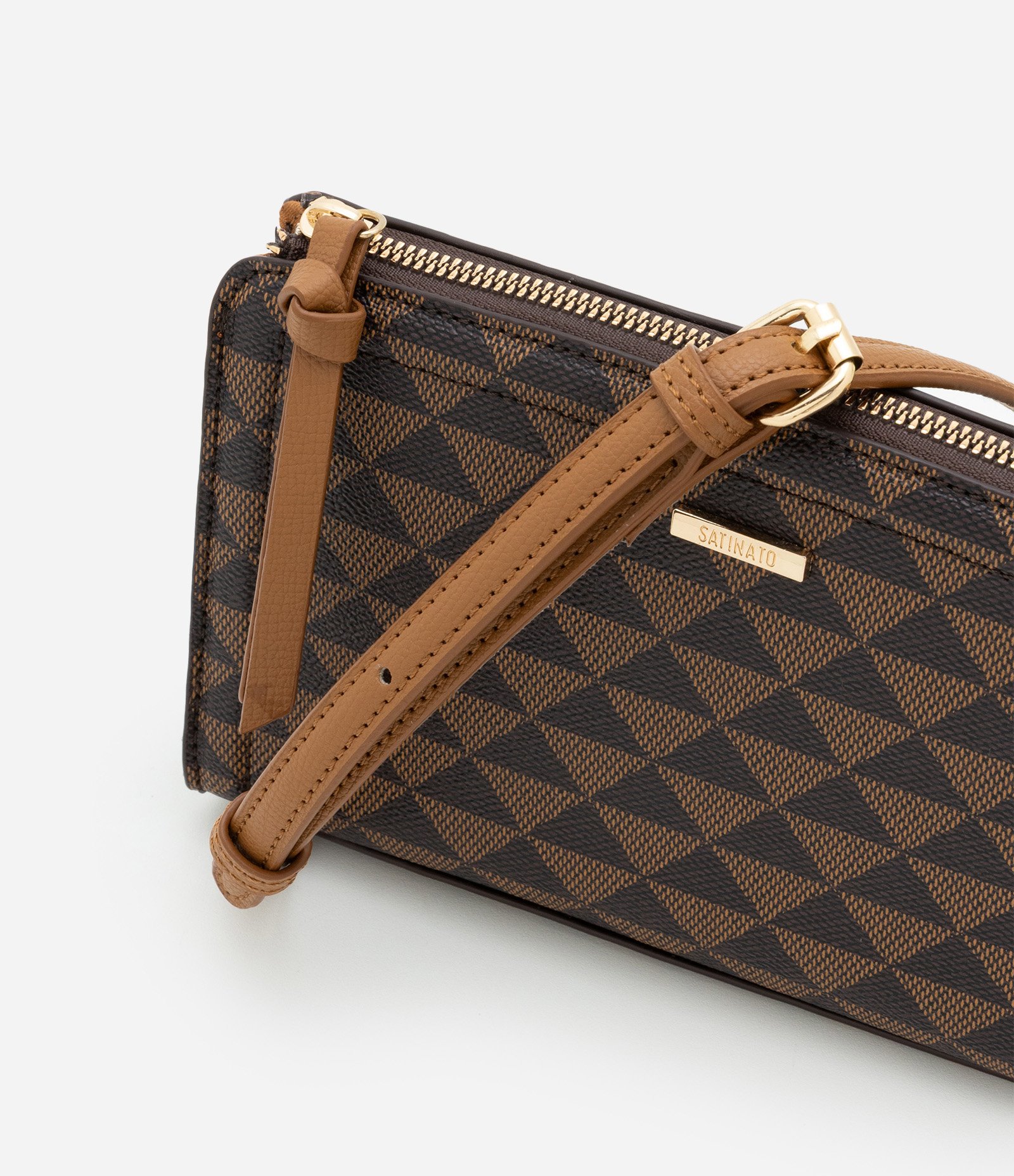 Bolsa Transversal Pequena com Estampa Triangular  e Zíper com Puxador Marrom 6