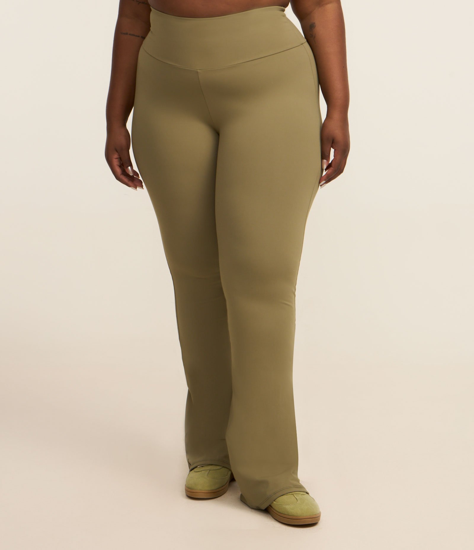 Calça Bailarina Esportiva em Tecnologia Dry Curve & Plus Size Verde 2