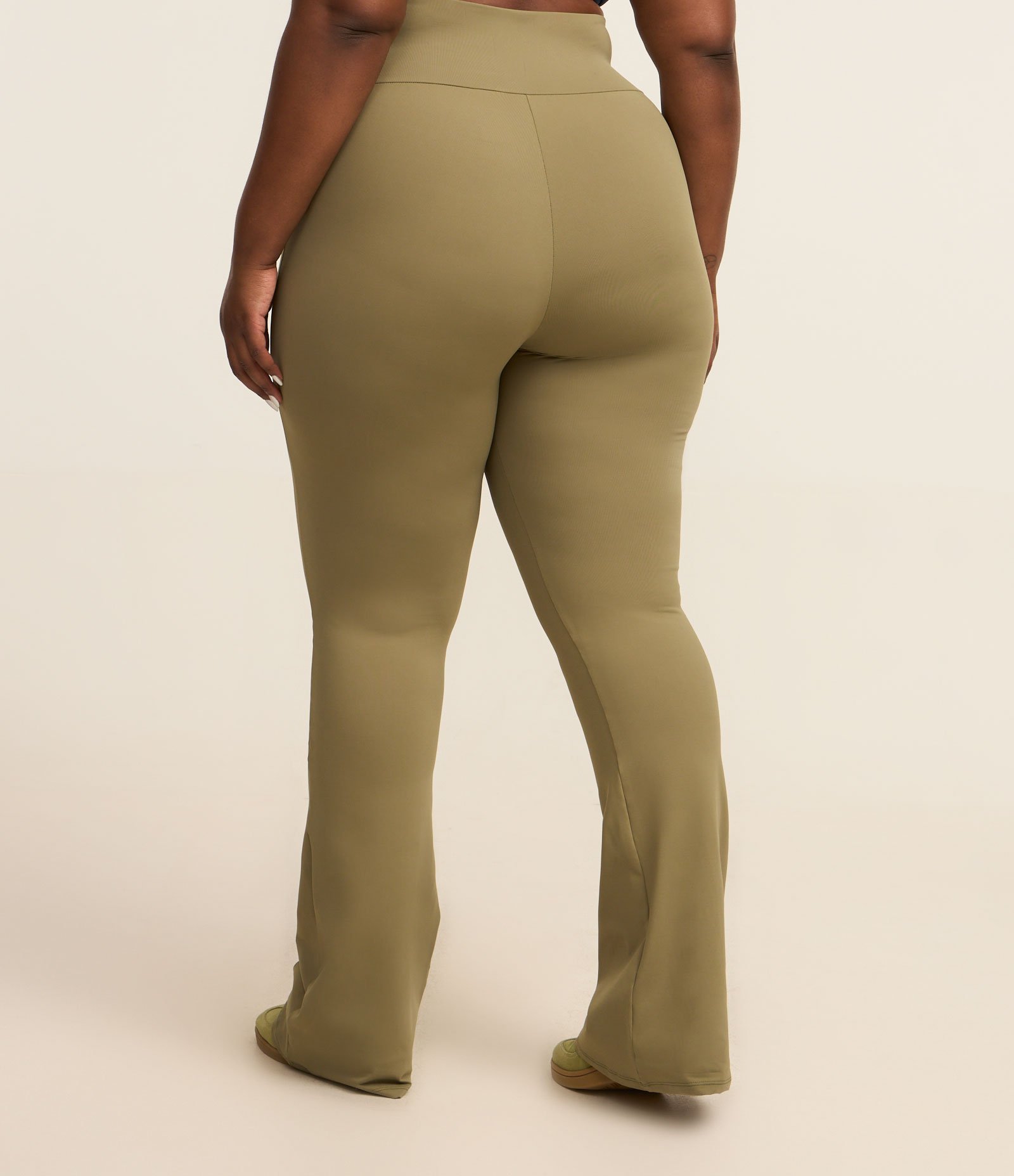 Calça Bailarina Esportiva em Tecnologia Dry Curve & Plus Size Verde 3