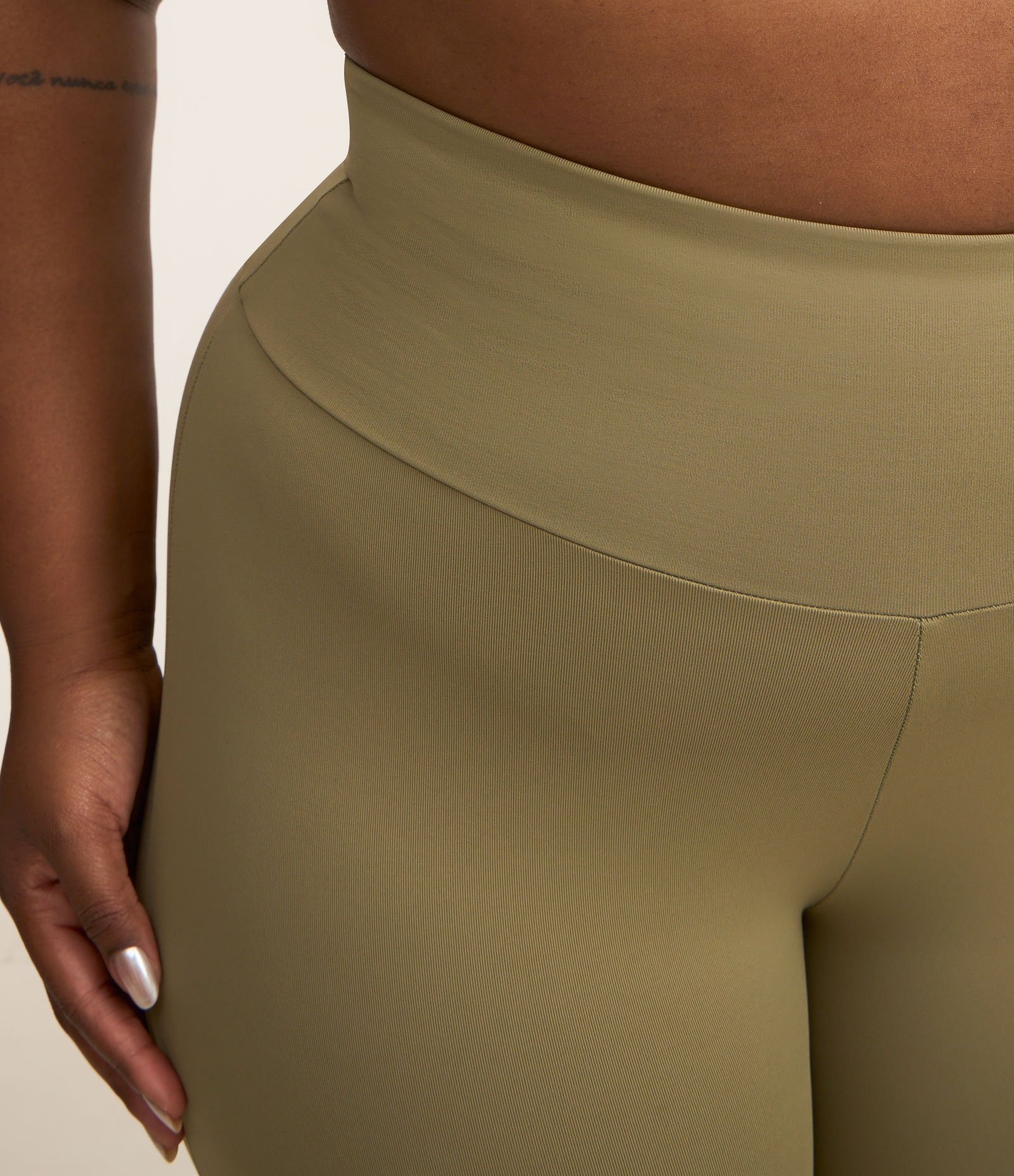 Calça Bailarina Esportiva em Tecnologia Dry Curve & Plus Size Verde 4